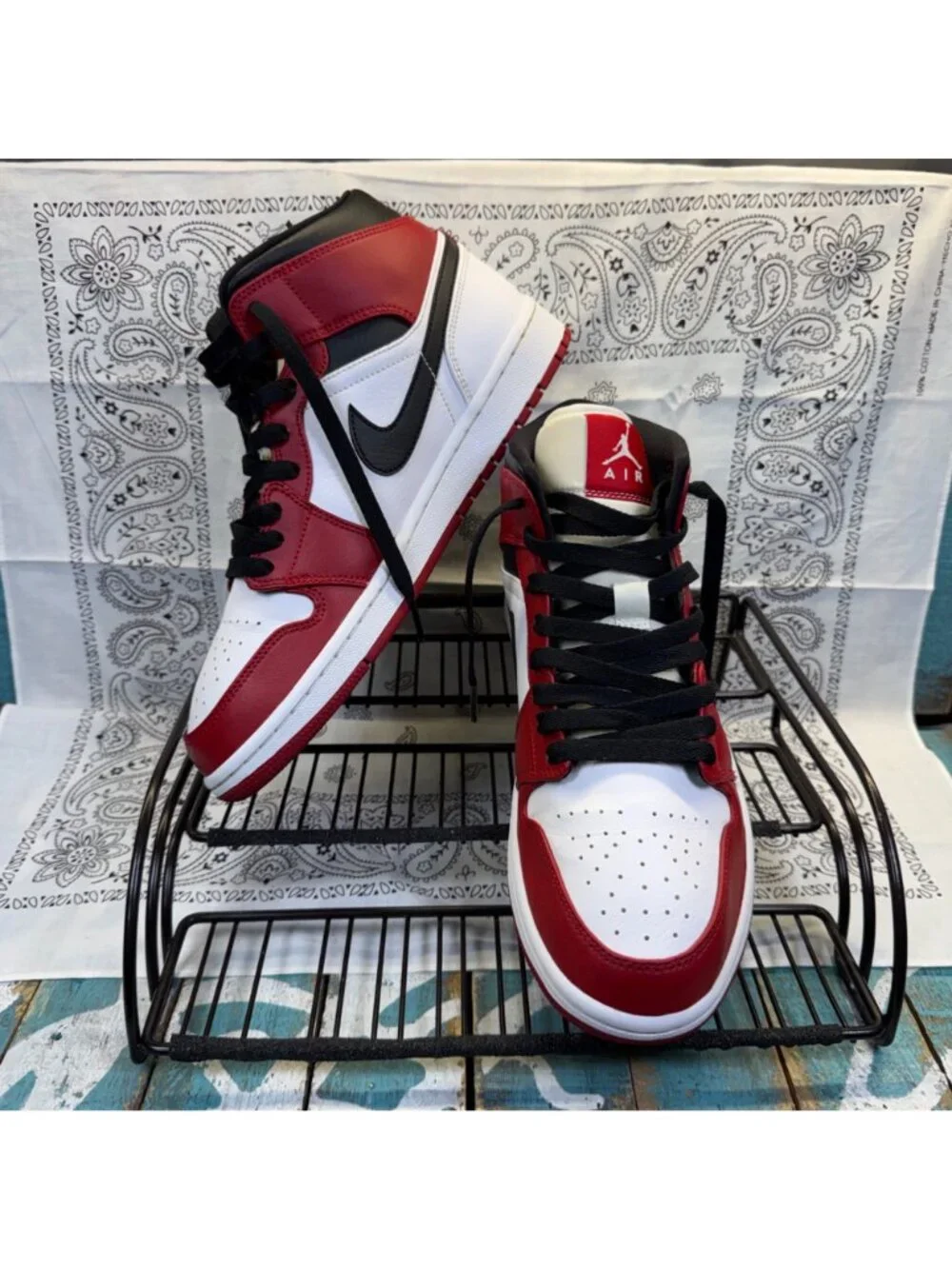Nike Air Jordan 1 Mid Chicago White Gym Red Black 554724-173 Men’s Size 8 EUC